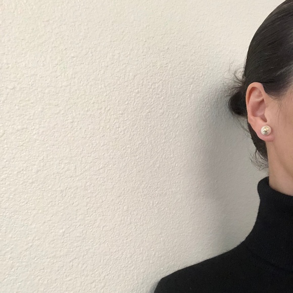 Tory Burch Pearl earrings - Picture 6 of 6